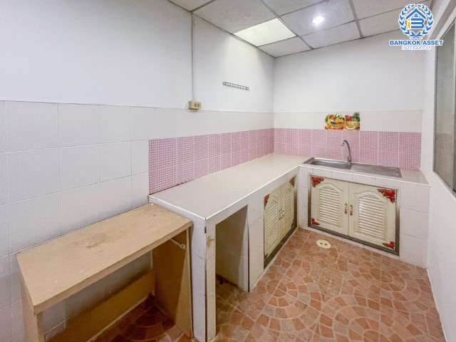 ทาวน์เฮ้าส์มือสองย่านนนทบุรี ม.พฤกษา37 กาญจนาภิเษก บนเนื้อที่ 16 ตร.ว. ฟังก์ชัน 3 ห้องนอน 2 ห้องน้ำ 1 ที่จอดรถ แถมฟรี! 1 เครื่องปรับอากาศ บ้านสภาพดี น่าอยู่ เชื่อมต่อถนนกาญจนาภิเษก ใกล้จุดขึ้นทางด่วน "ศรีรัช" และรถไฟฟ้าสายสีม่วง "สถานีสามแยกบางใหญ่" จองเลย